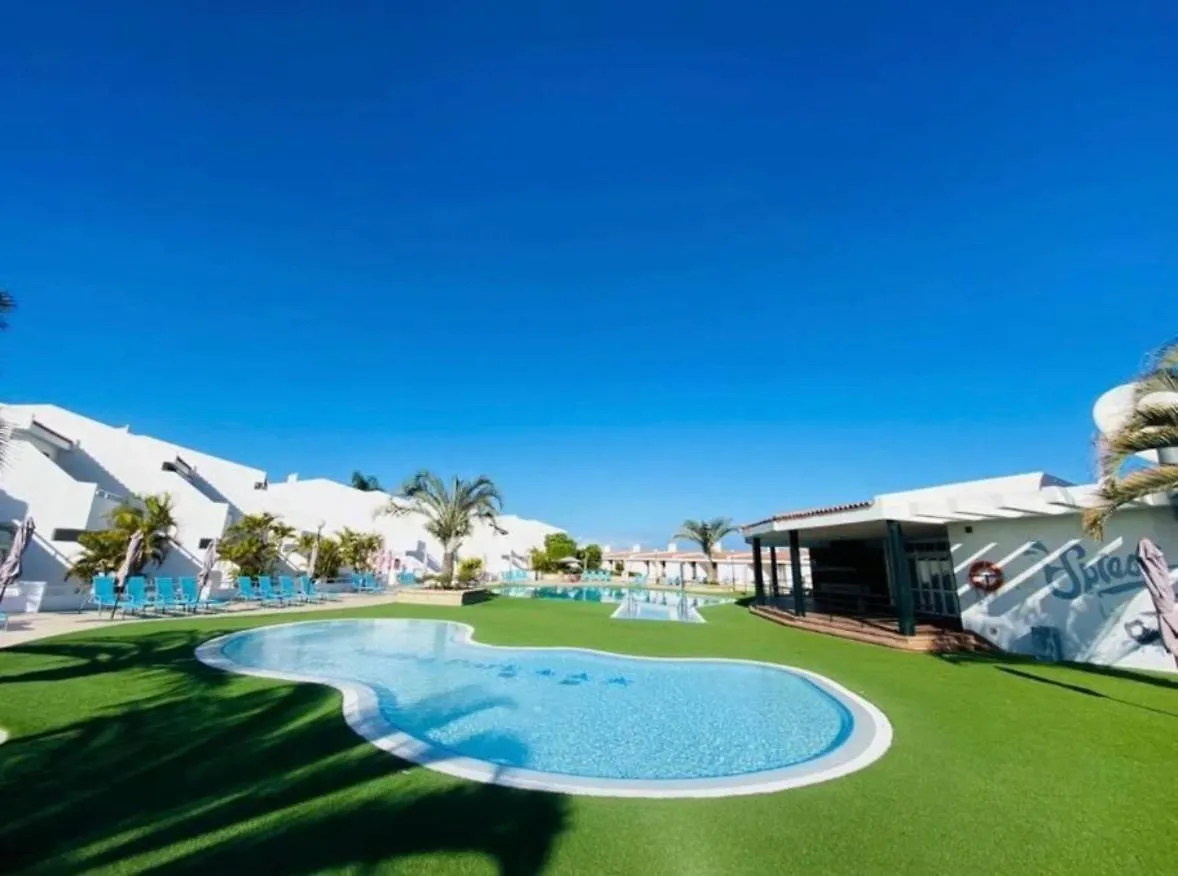 Contatos de Studio In Malibu Park Near With Aqua Park